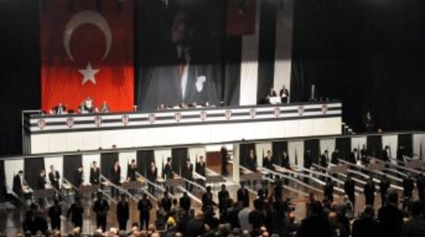 Beşiktaş Kul&uuml;b&uuml;'n&uuml;n Genel Kurulu'nda oy verme işlemi başladı