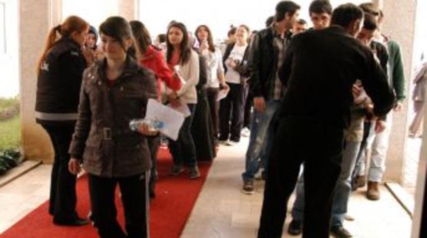 YGS&rsquo;ye girecek &ouml;ğrenciler i&ccedil;in yapılan uygulamalı sınav ger&ccedil;eğini aratmadı