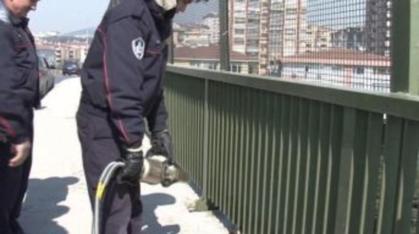 &Ccedil;ocuğun havan sevgisi itfaiyeyi alarma ge&ccedil;irdi