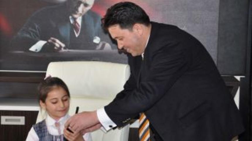 Annesinin Nasihatini Hatırladı Emniyet M&uuml;d&uuml;r&uuml;n&uuml;n Hediyesini Kabul Etmedi