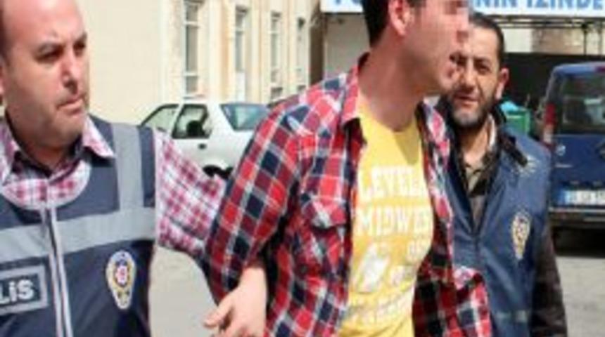 320 bin dolarla İzmir'e ka&ccedil;tığı iddiasıyla yakalandı