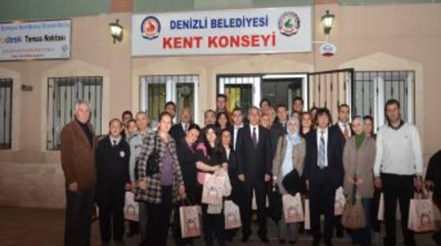 Denizli Belediyesi'nin evlilik okulundan 53 kişi sertifika aldı