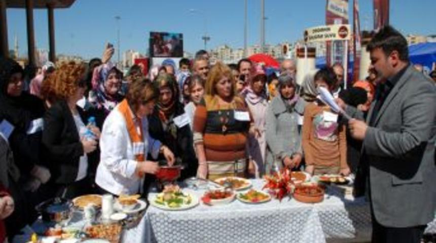 Adana K&uuml;lt&uuml;r G&uuml;nleri coşkusu salonlara sığmadı