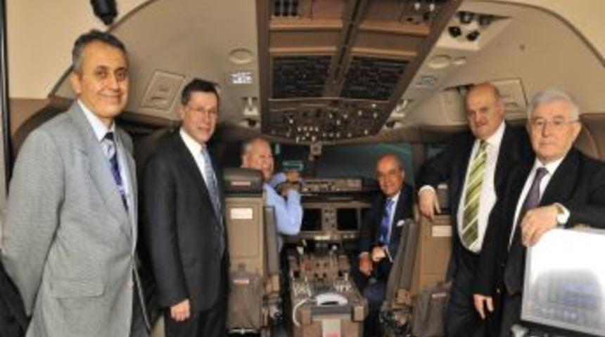 THY&rsquo;nin eski y&ouml;netim kurulu başkanları sim&uuml;lat&ouml;rde buluştu