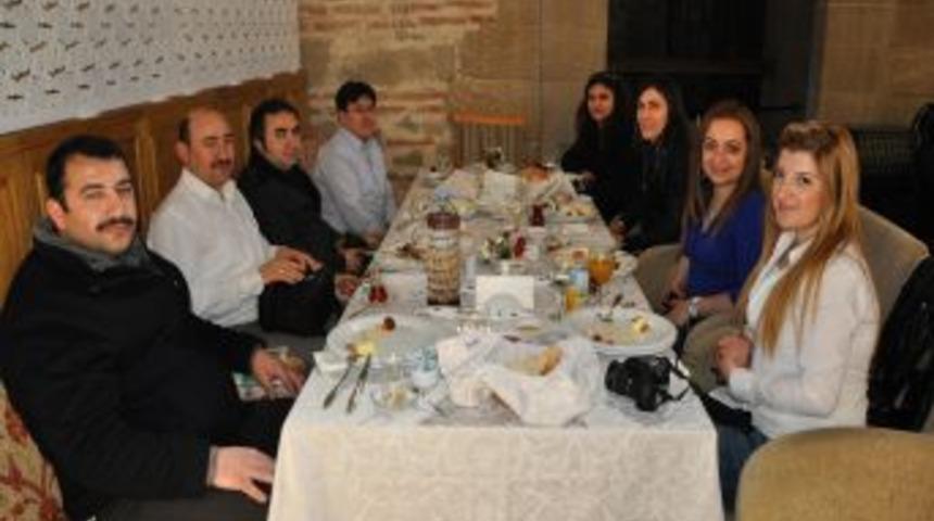 Dershane basın mensuplarına kahvaltı verdi