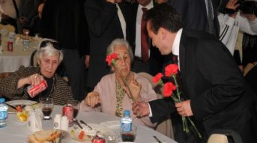 Başkan Yazıcı'dan yaşlılara s&uuml;rpriz