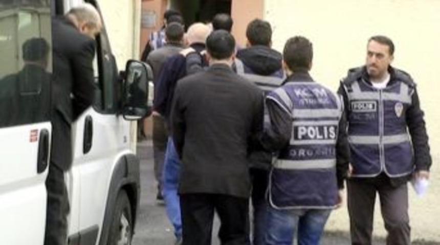 Ergenekon soruşturmasında g&ouml;zaltına alınanlar adliyede
