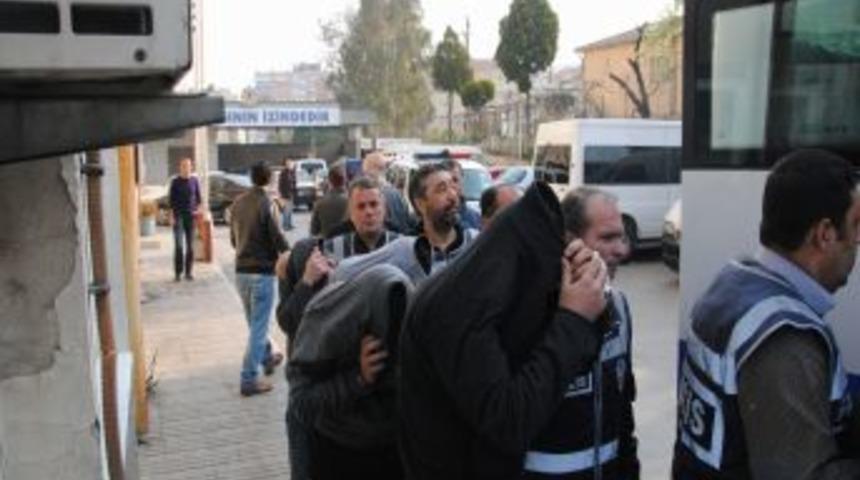 Fuhuş &ccedil;etesi &ccedil;&ouml;kertildi, gelinini fuhşa zorlayan kayınpeder g&ouml;zaltında