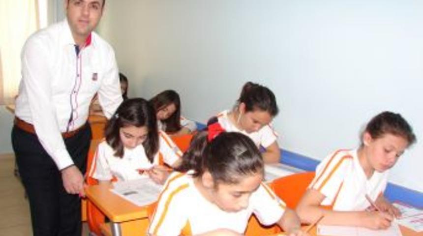 Bu tiş&ouml;rt&uuml; giy, sınav stresini unut