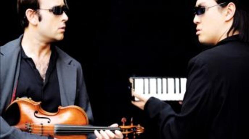 Youtube&rsquo;da 28 milyon hit alan ikili Adnan Saygun&rsquo;a geliyor