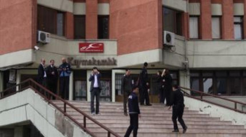 N&uuml;fus M&uuml;d&uuml;rl&uuml;ğ&uuml;'nde Bomba Patladı