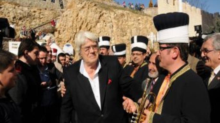 Ke&ccedil;i&ouml;ren'de Yeşil&ccedil;am Sohbetleri'ne C&uuml;neyt Arkın konuk oldu