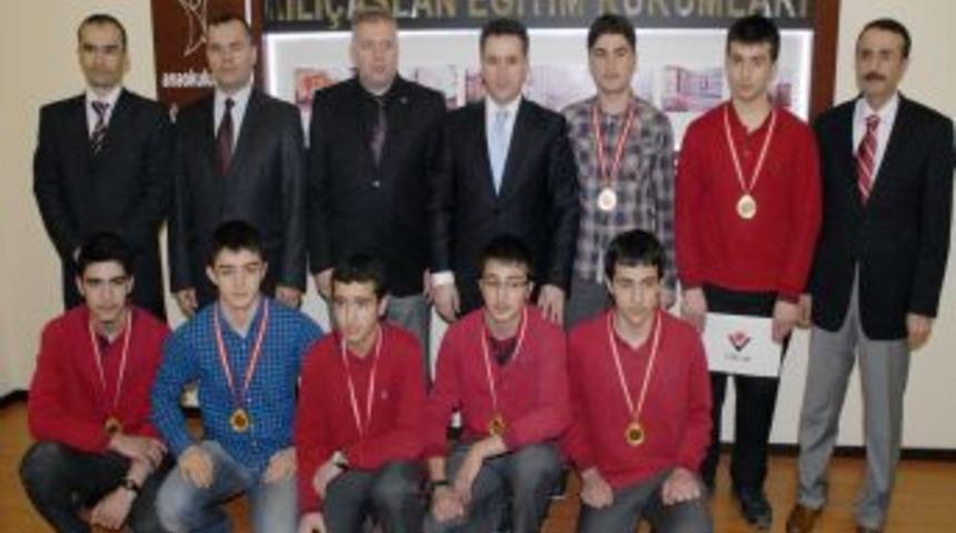 Kılı&ccedil;aslan, T&Uuml;BİTAK&rsquo;ın altın &ccedil;ocuklarını &ouml;d&uuml;llendirdi