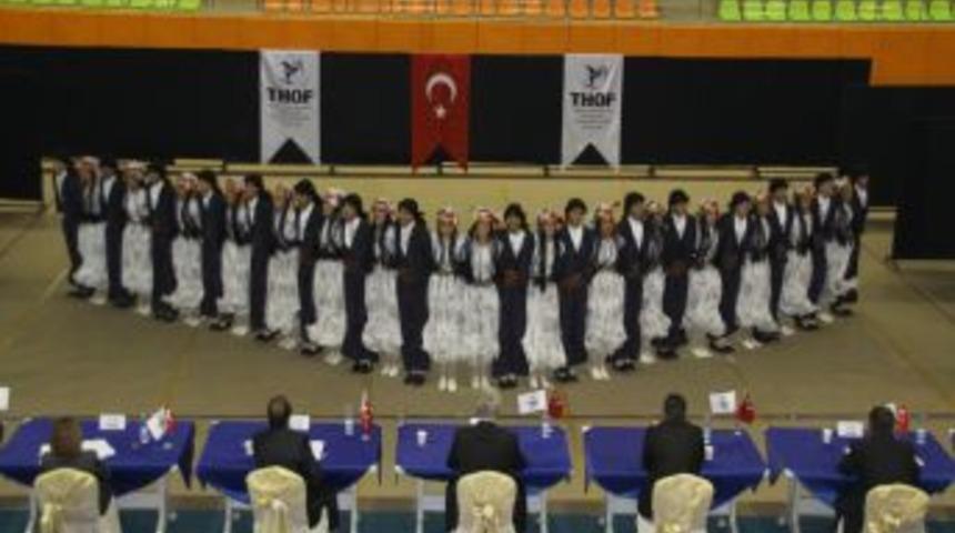 Z&uuml;beyde Hanım Lisesi halk oyunları ekibi b&ouml;lge birincisi oldu