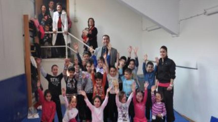 Jimnastik kursları, hem velilerden hem &ccedil;ocuklardan ilgi g&ouml;r&uuml;yor