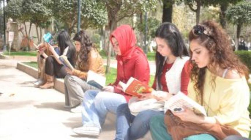 "Google&rsquo;dan arayacağınıza k&uuml;t&uuml;phanelerden araştırın"