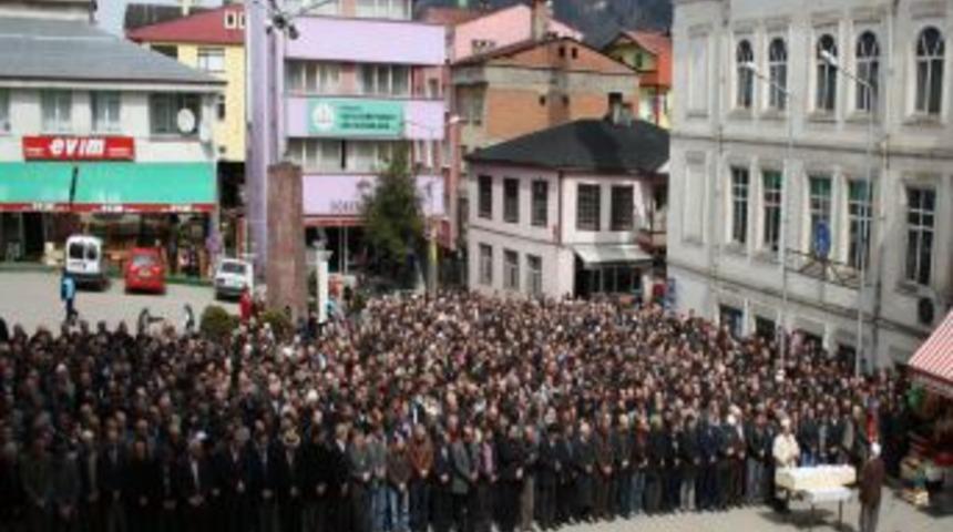 Silahının kazayla ateş alması sonucu hayatını kaybeden avcı, toprağa verildi