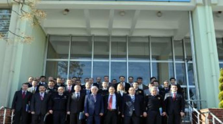 Emniyet amirlerine &lsquo;&ccedil;ağdaş y&ouml;netim teknikleri&rsquo; anlatıldı