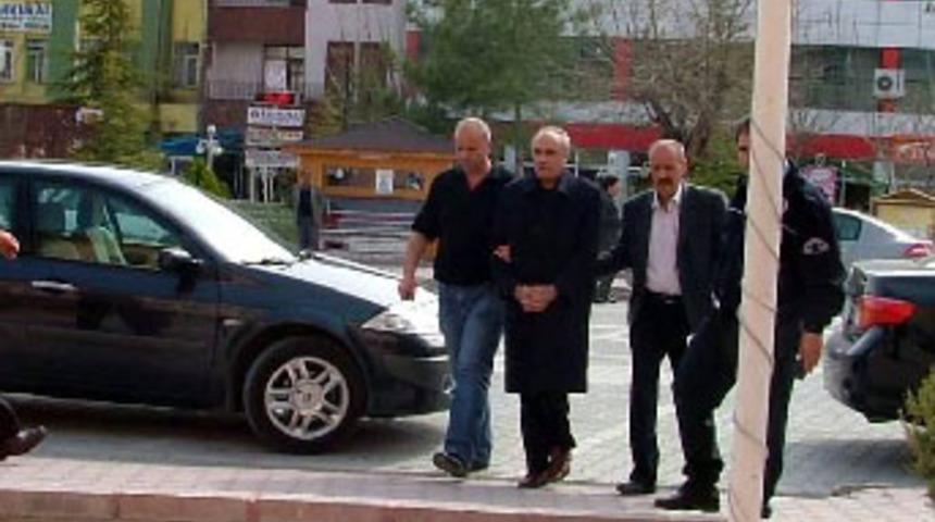 Eşini 25 bı&ccedil;ak darbesiyle &ouml;ld&uuml;rd&uuml;