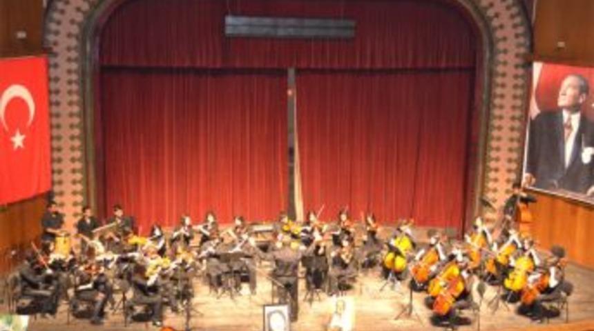 Şampiyonlar konserle okullarını tanıtıyor.
