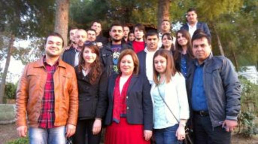 Topladıkları kalemlerle sevgi k&ouml;pr&uuml;s&uuml; kurdular