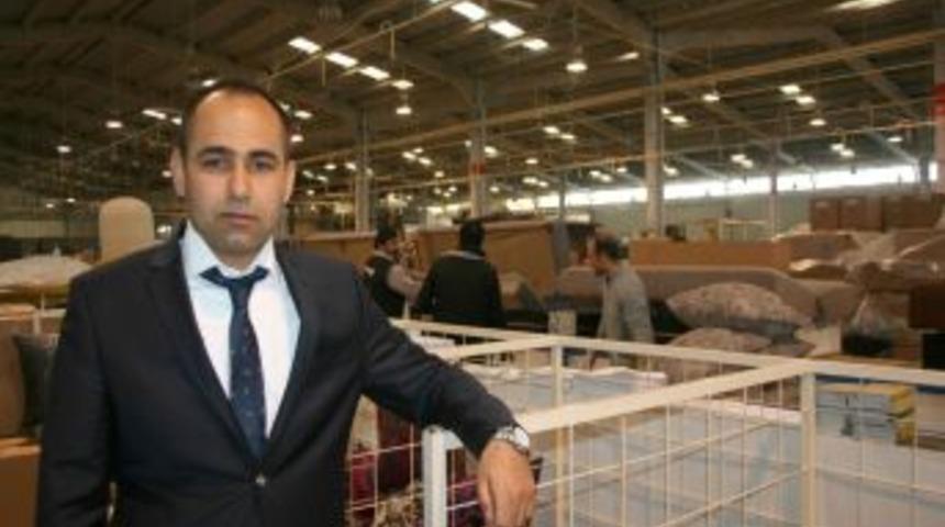 Yağmur 42 &uuml;lkede evleri s&uuml;sl&uuml;yor