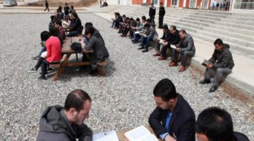 Adıyaman &Uuml;niversitesi'nden kitap okuma etkinliği