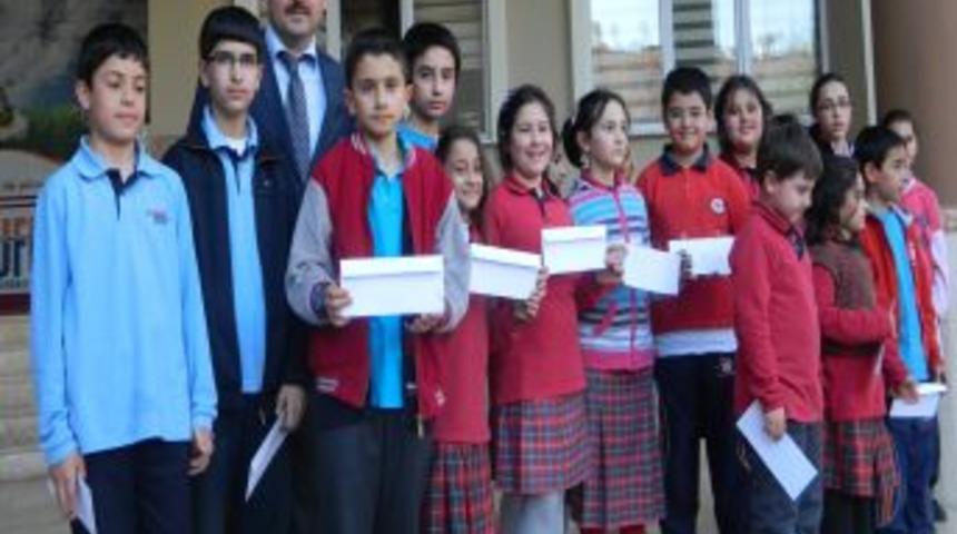 &Ccedil;anakkale'yi resmeden &ouml;ğrenciler &ouml;d&uuml;llendirildi