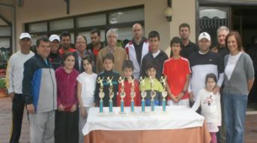 Adanalı tenis&ccedil;ilerin b&uuml;y&uuml;k başarısı