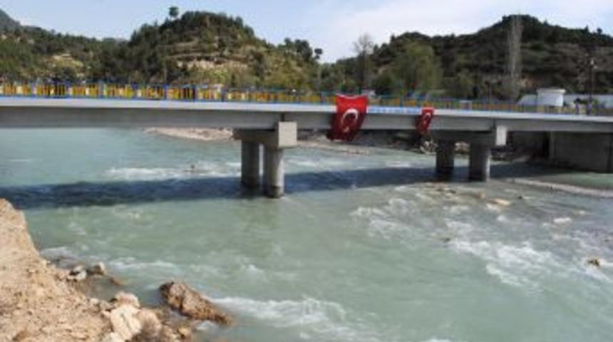 CHP ve MHP'lilerin Meclis g&uuml;ndemine taşıdığı k&ouml;pr&uuml; ulaşıma a&ccedil;ıldı