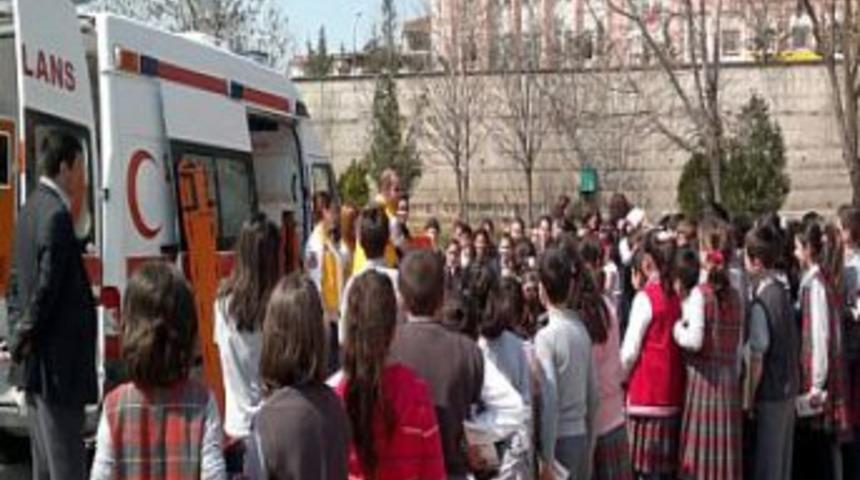 Bursa 112 ambulans servisi, okullarda eğitime başladı