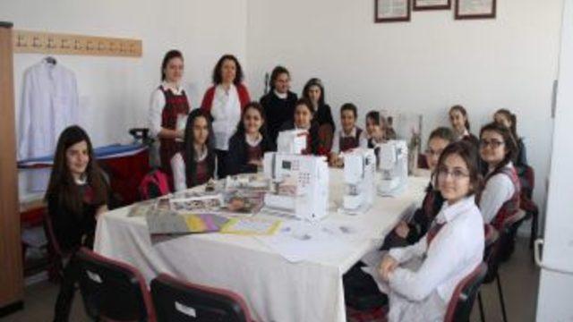 Faik Çelik Kız Meslek Lisesi'nden 8. sınıf öğrencilerine okul tanıtımı