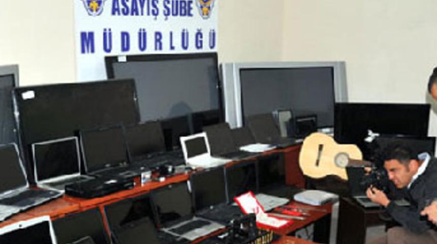 &Ccedil;aldığı LCD'yi babasına g&ouml;nderdi