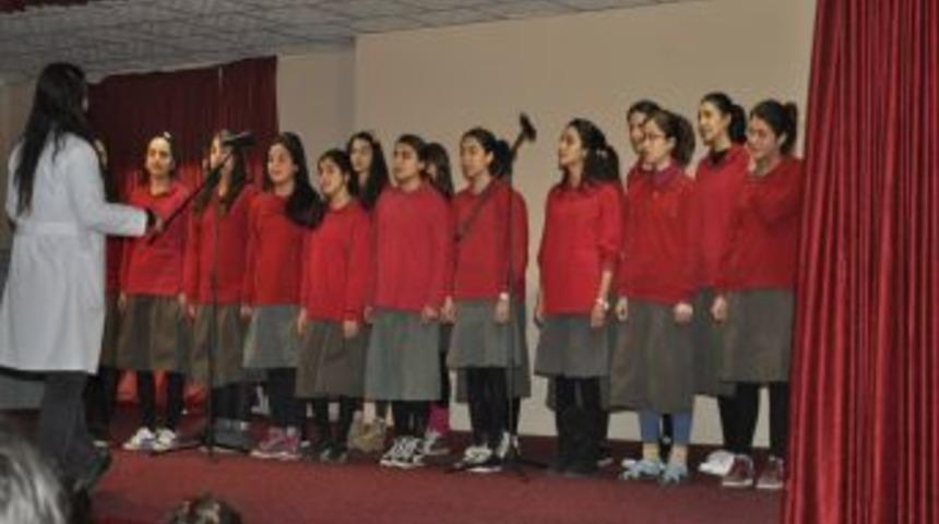 Sınav stresini m&uuml;zikle aşıyorlar