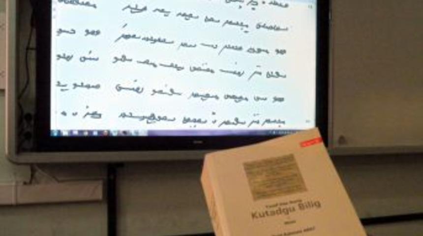 Liseliler Uygurca &ouml;ğreniyor