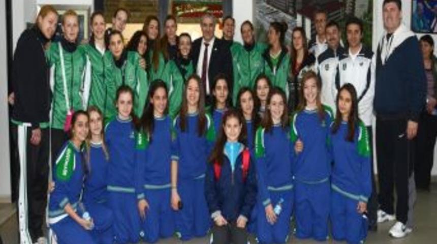 Bursa B&uuml;y&uuml;kşehir&rsquo;in voleybolcuları Play Off&rsquo;ta