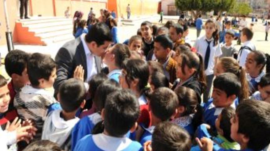 &Ouml;ğrencilerden T&uuml;t&uuml;nc&uuml;&rsquo;ye spor salonu teşekk&uuml;r&uuml;