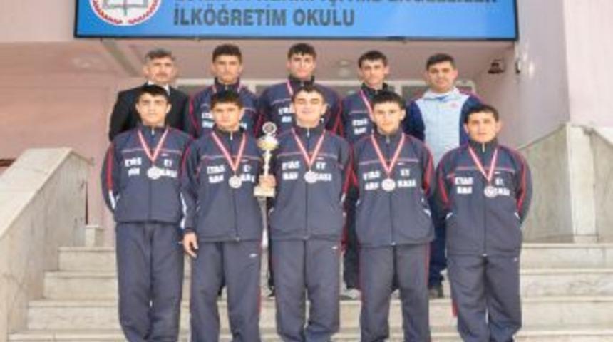 İşitme engelliler okulu g&uuml;reşte T&uuml;rkiye birincisi oldu