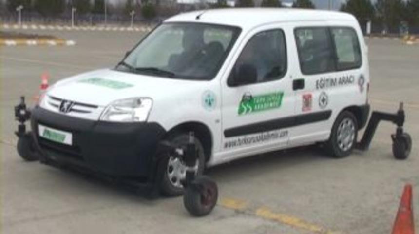 Emniyet personeline &lsquo;İleri S&uuml;r&uuml;ş Teknikleri Eğitimi&rsquo; verildi