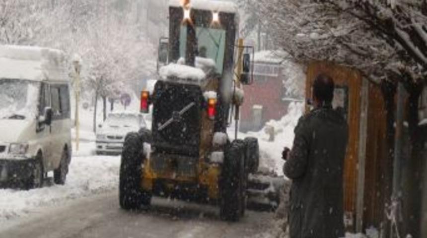 Tatvan'da kar sebebiyle okullar 1 g&uuml;n tatil edildi