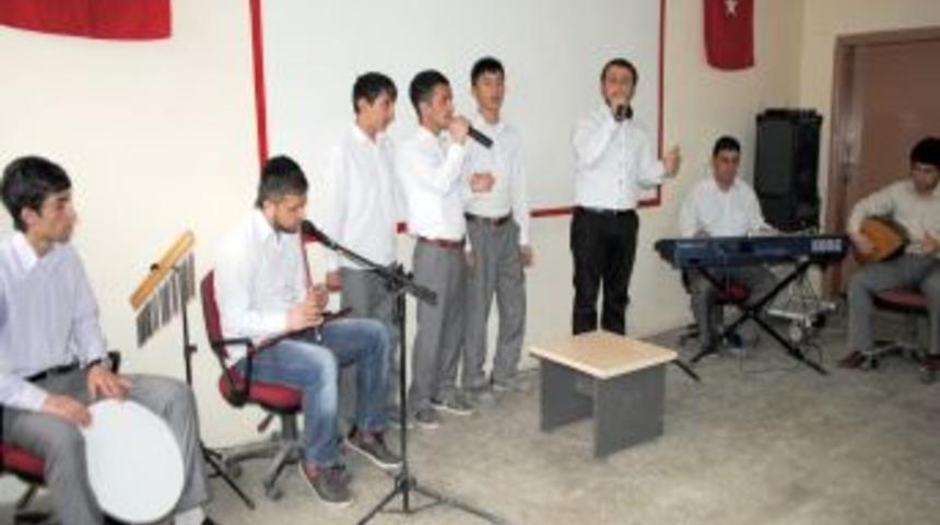 Hakkari&rsquo;de K&uuml;rt&ccedil;e ilahi grubu kuruldu