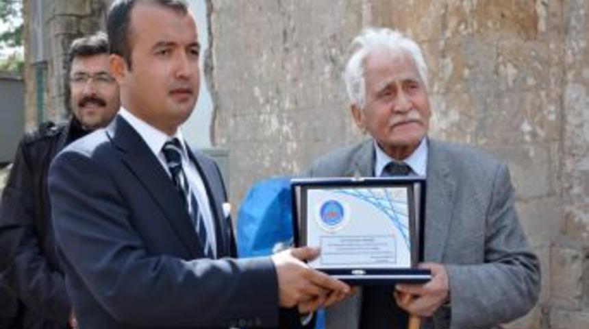 T&uuml;rk şiirinin duayeni Bahattin Karako&ccedil; Tut il&ccedil;esinde etkinliğe katıldı