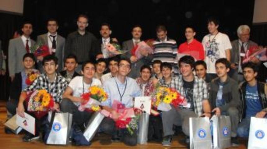 B&uuml;y&uuml;kkoyuncu Liseleri, T&Uuml;BİTAK&rsquo;ın yarışmasında 5 birincilik kazandı