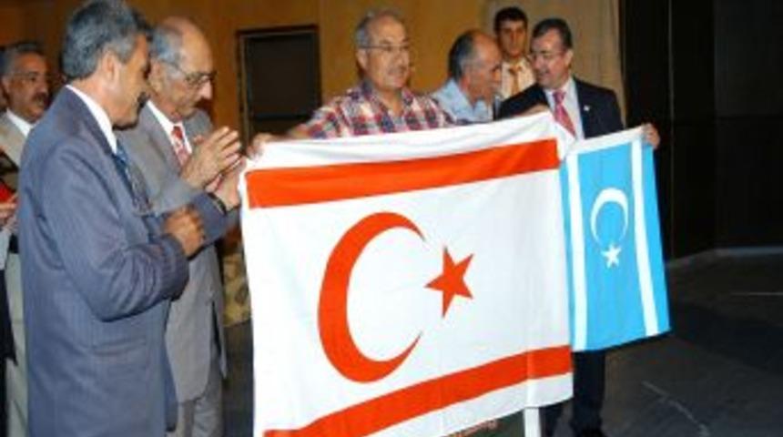 T&uuml;rk D&uuml;nyası Tiyatro G&uuml;nleri başladı