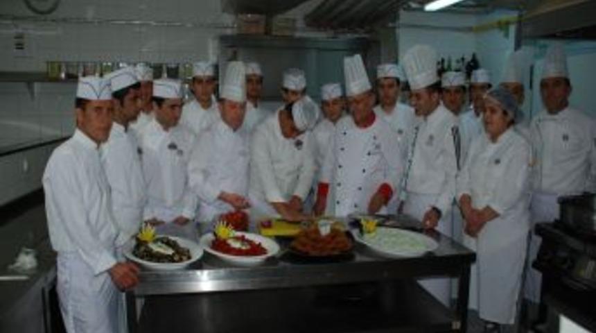 Aş&ccedil;ı yardımcıları uygulamalı eğitime başladı