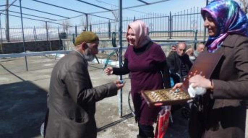 Kursiyerler yaşlıları unutmadı