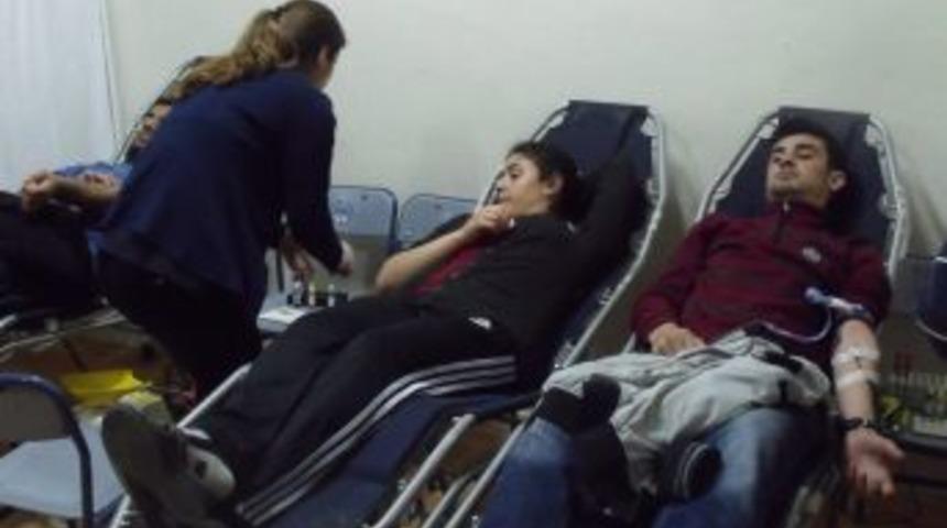 Yurt &Ouml;ğrencilerinden Kan Bağışı