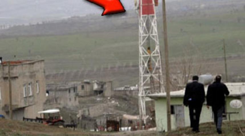 K&ouml;y meydanından petrol &ccedil;ıktı