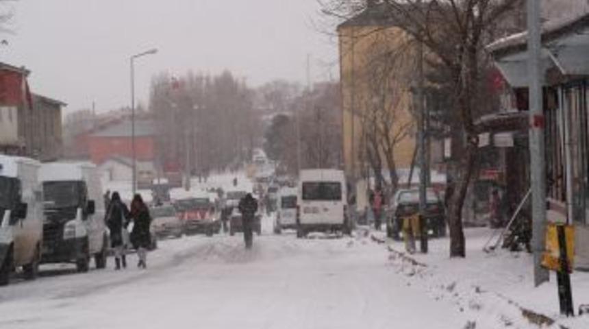 &Ccedil;ıldır'a Kış Geri Geldi