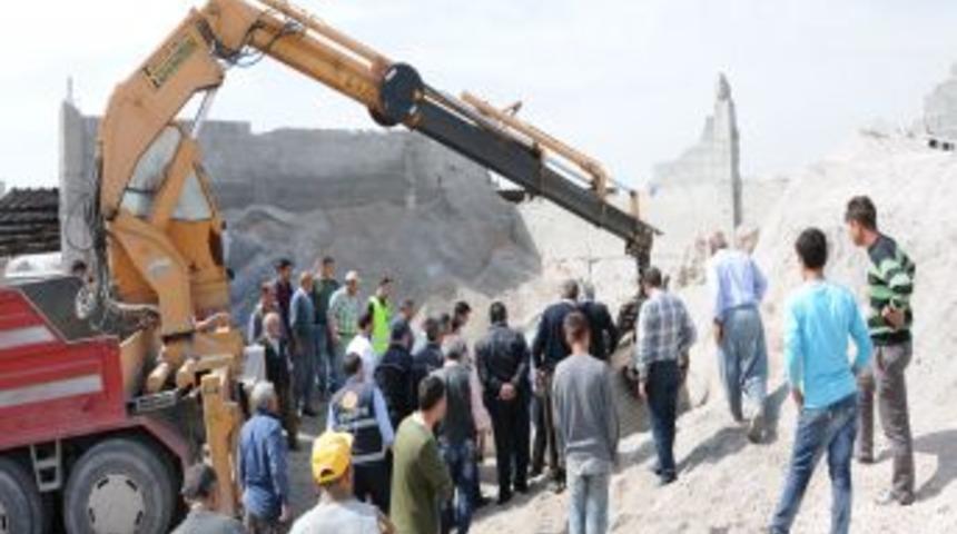 Tarsus'ta Briket İmalathanesinde G&ouml;&ccedil;&uuml;k: 1 &Ouml;l&uuml;